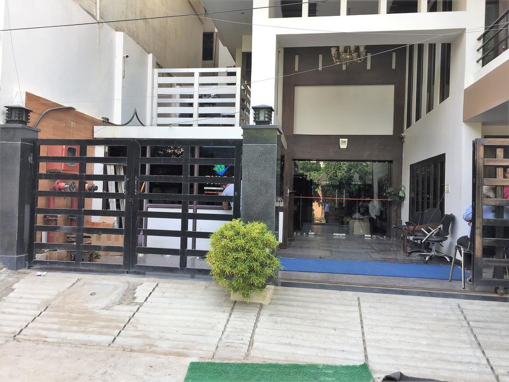 Hotel Park Plaza Varanasi Exteriör bild